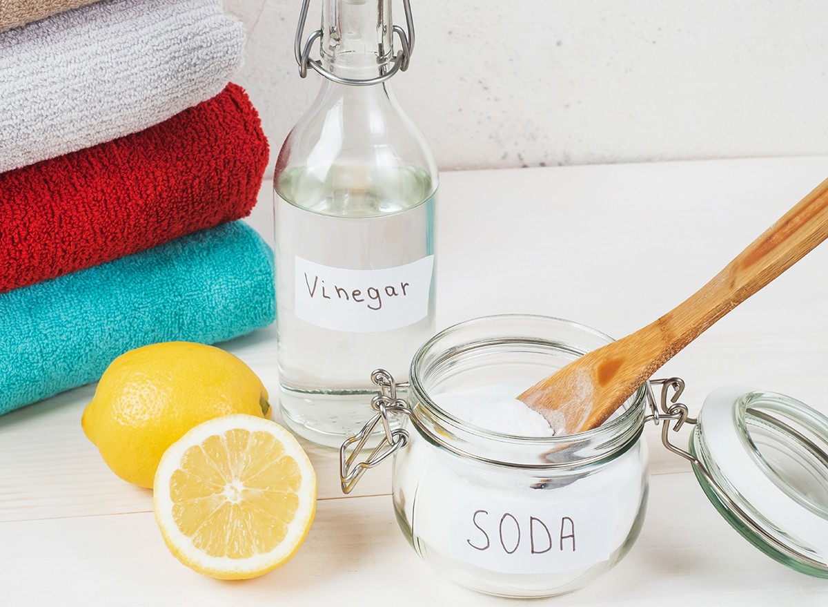 Vinegar and baking soda for laundry
