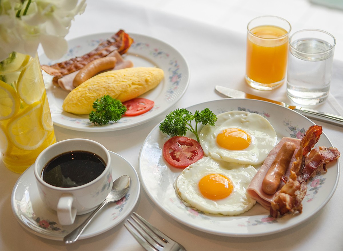 Nutritionists Warn About This Breakfast Habit That Slows Metabolism