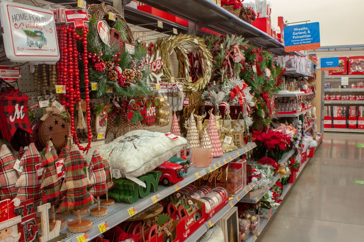 Walmart's Christmas Decorations Are Dupes for Pottery Barn and Anthropologie for $105 Cheaper