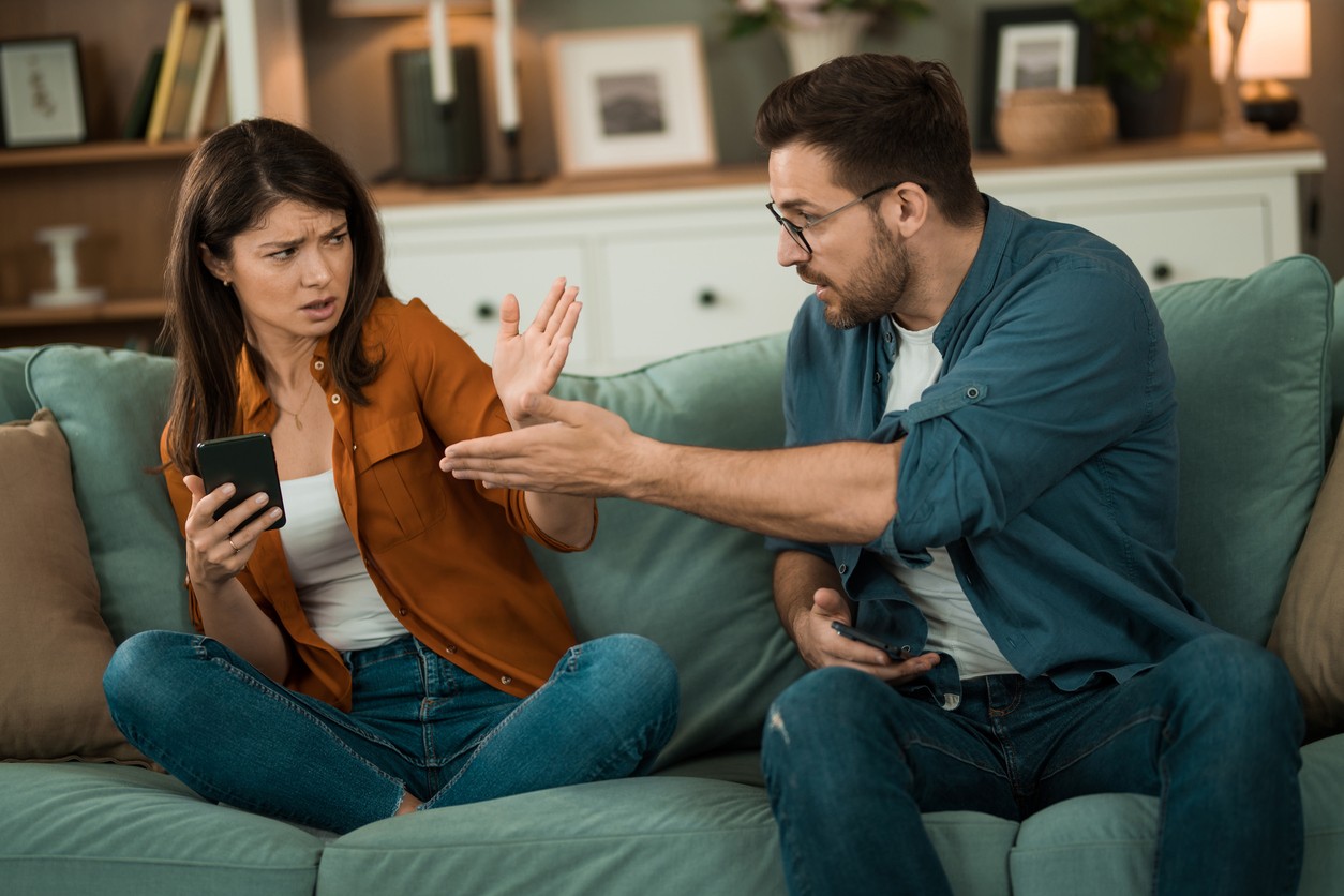 10 Red Flags Your Partner Is Micro-Cheating, According to Relationship Experts