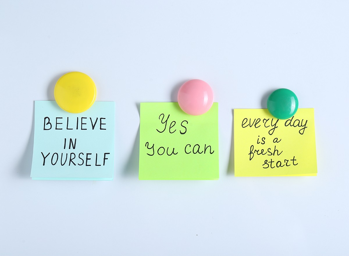 Motivational messages on post-it notes on the fridge