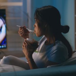 Your Dinner Time Could Be Making You Gain Weight, New Research Shows