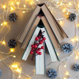 These Christmas "Trees" Are the Easiest DIY Projects for Book Lovers