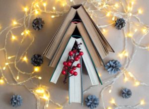 These Christmas "Trees" Are the Easiest DIY Projects for Book Lovers
