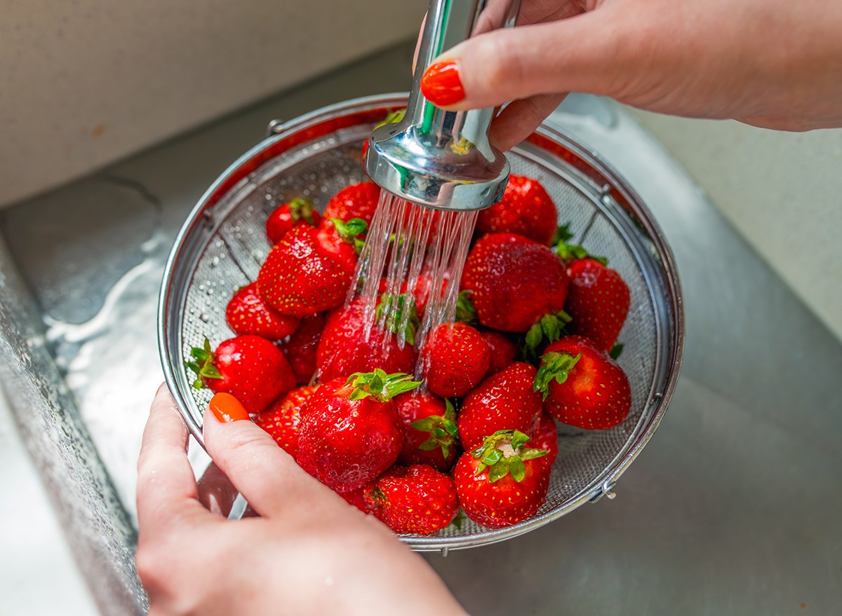 7 Mistakes You’re Making When Washing Your Produce