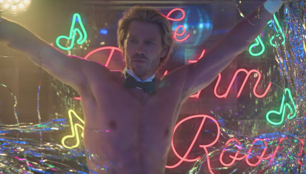 Actor Chad Michael Murray dancing in the Netflix movie The Merry Gentlement