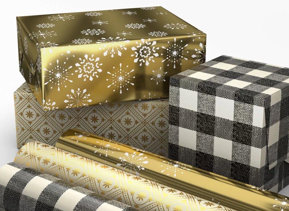 Hallmark Christmas Gift Wrap Snowflakes/Gingham