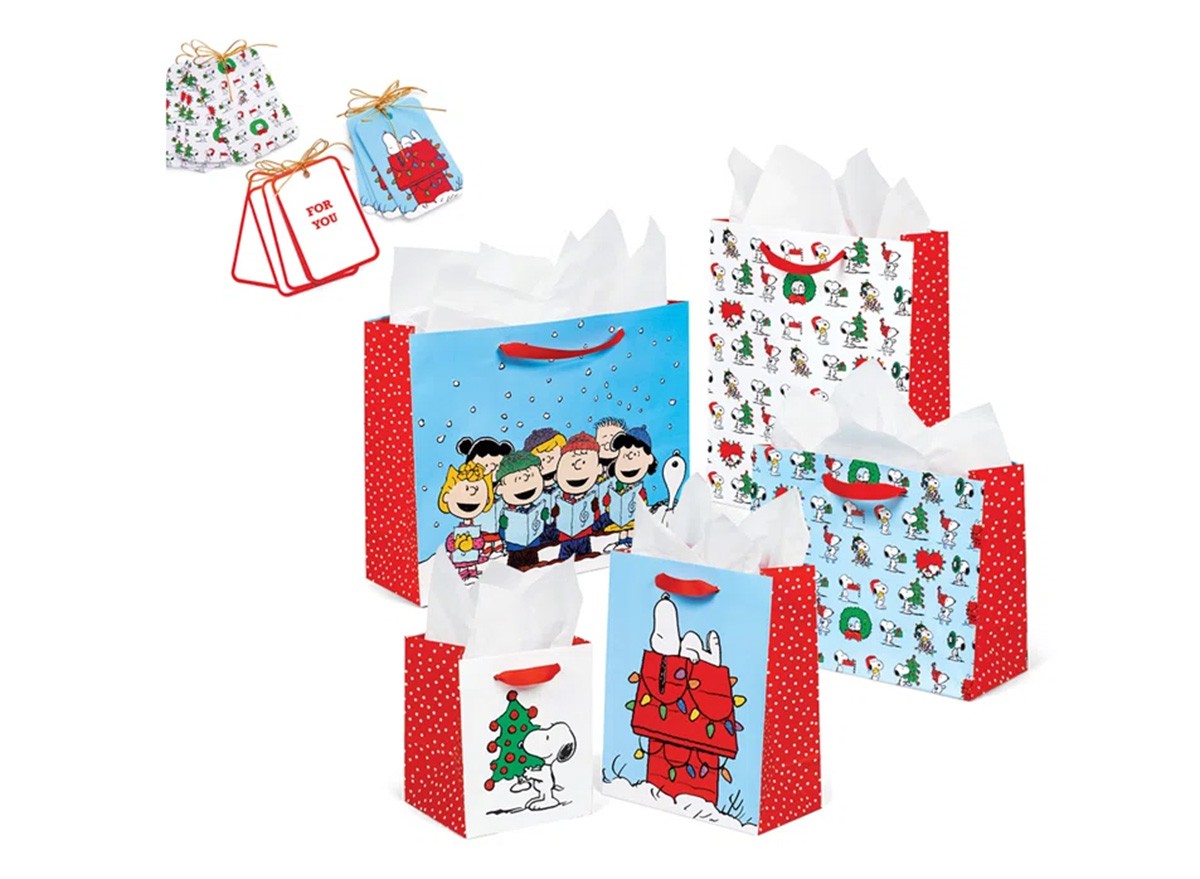 Peanuts Holiday Gift Bag Set