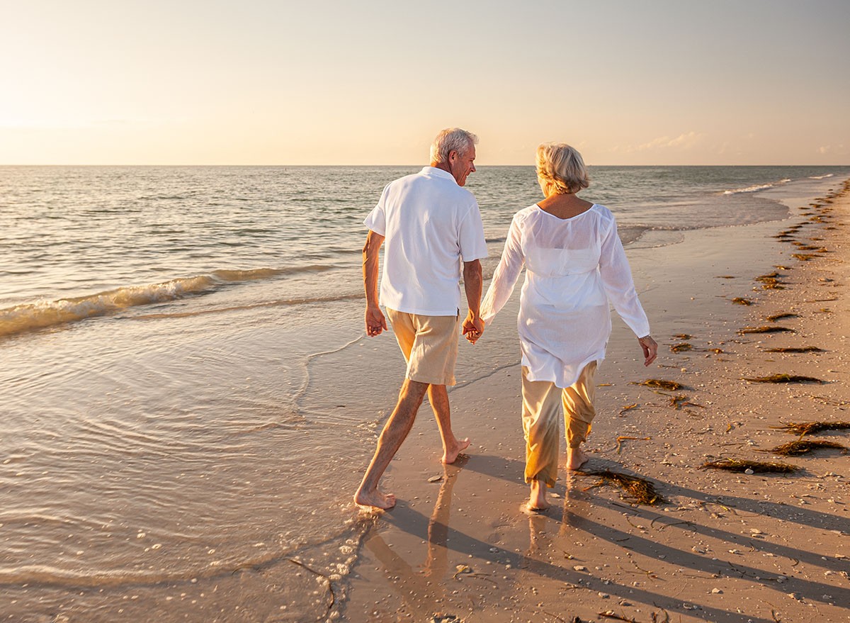 This Warning Sign When Walking Could Reveal Early Dementia, Study Shows