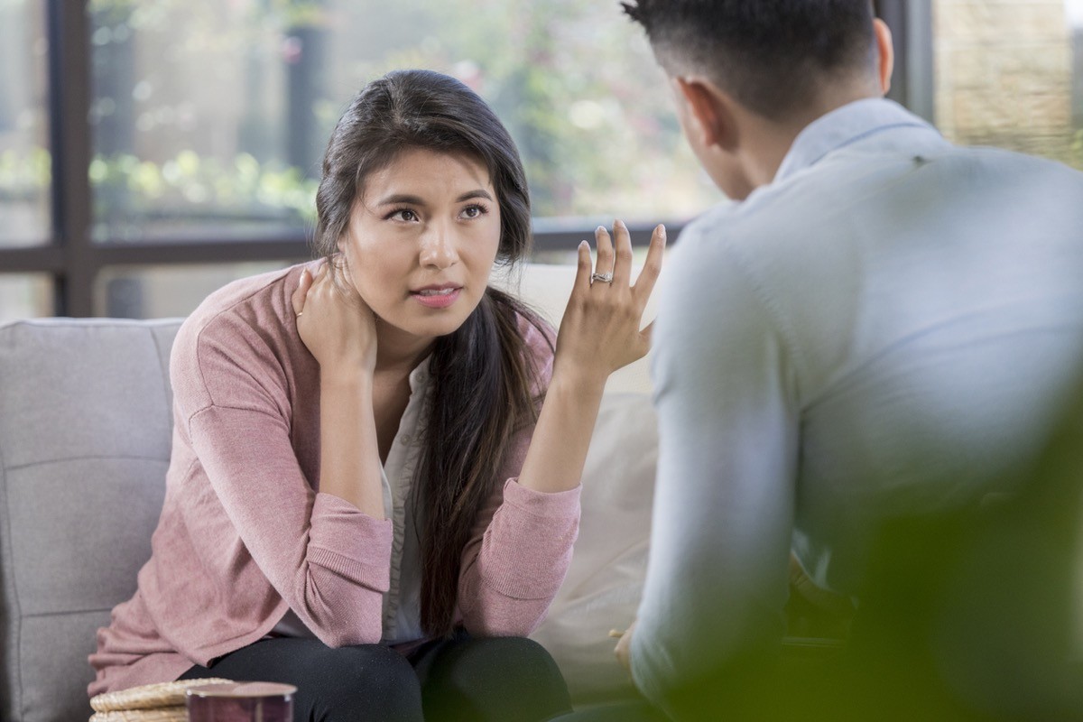 17 Signs You're a Bad Listener, According to Experts