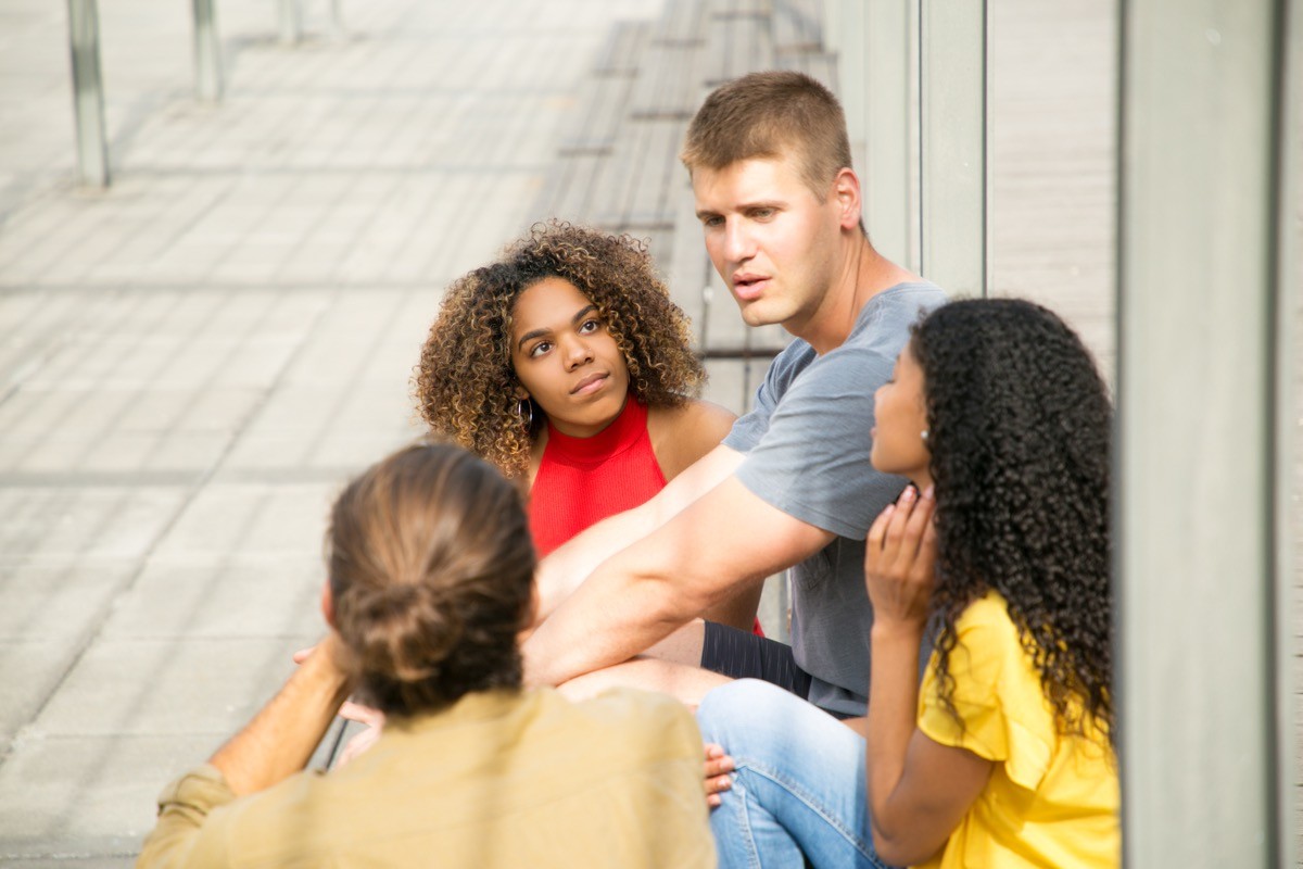 17 Signs You're a Bad Listener, According to Experts