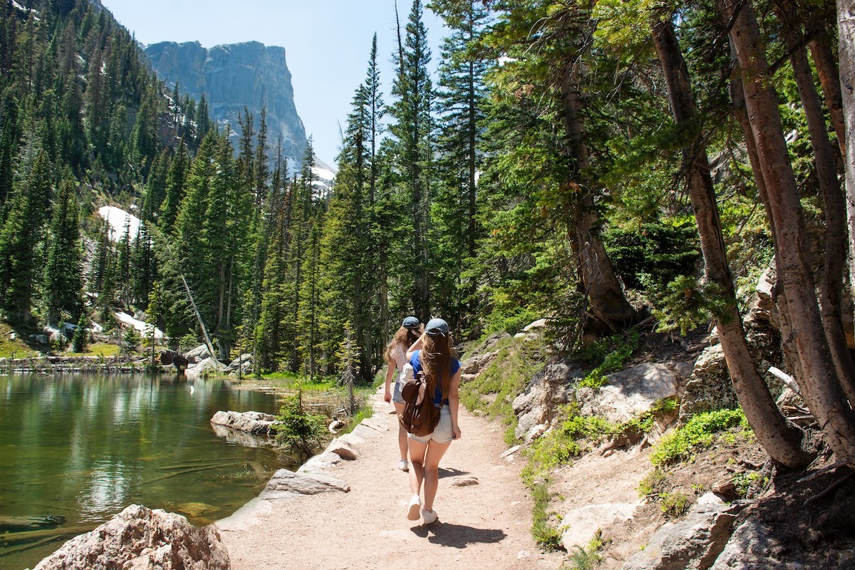girls hiking in Rocky Mountain National Park