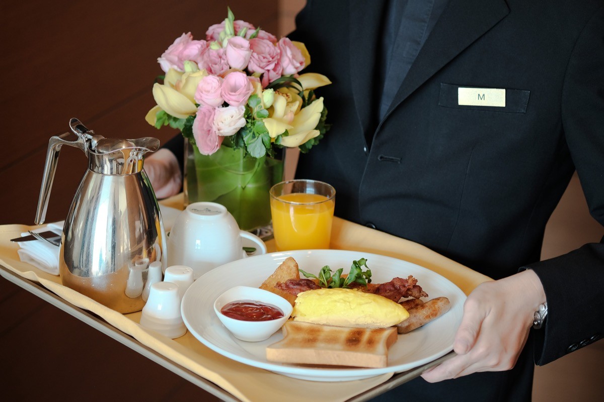 8 Places You Should Always Tip, According to Etiquette Experts
