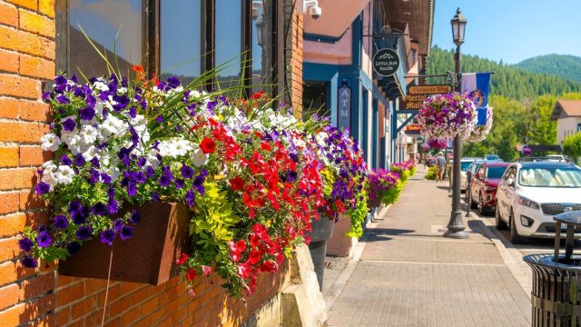 7 Picture-Perfect Small Towns That Feel Like a Summer Postcard