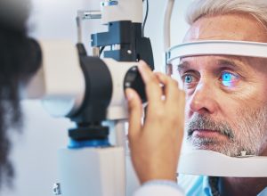 A Simple Eye Test Could Detect Alzheimer’s Sooner Than Ever Before, Scientist Discovers