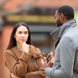 10 Body Language Signs That Mean Someone Is Lying, According to Therapists and Lawyers