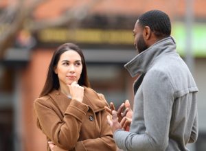 10 Body Language Signs That Mean Someone Is Lying, According to Therapists and Lawyers