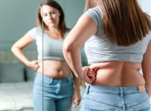 5 Best Ways to Shrink Your Love Handles, According to Doctors