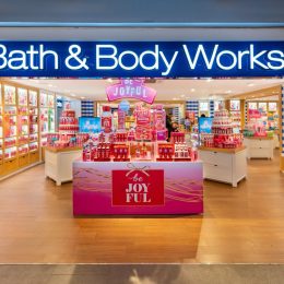 BANGKOK - MARCH 17, 2016: Unidentified people choose goods at the Bath and Body Works store in the Siam Center. It was built in 1973 and was one of Bangkoks first shopping malls.