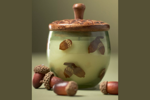 Candle with acorns