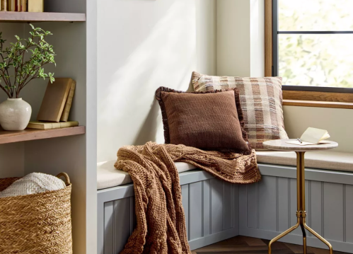 window seat decorate for fall