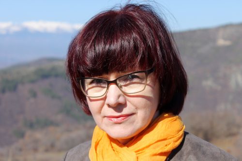 mature woman with short hair and thick bangs