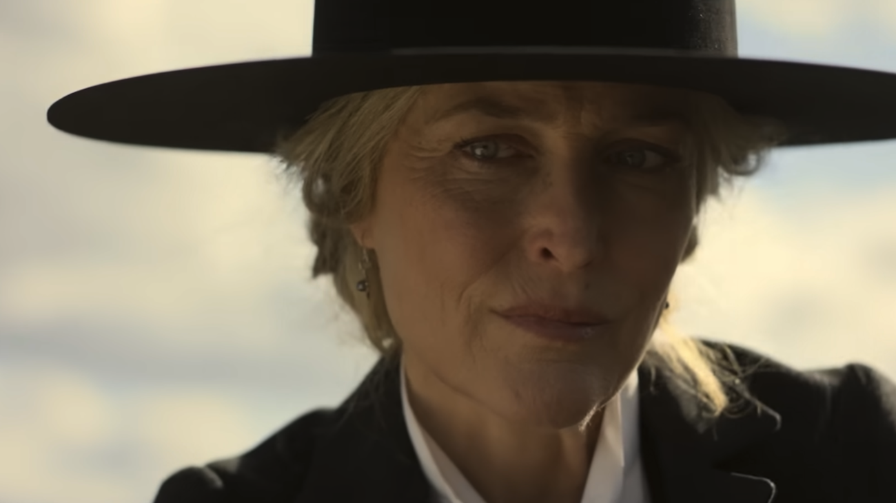 Gillian Anderson in The Abandons