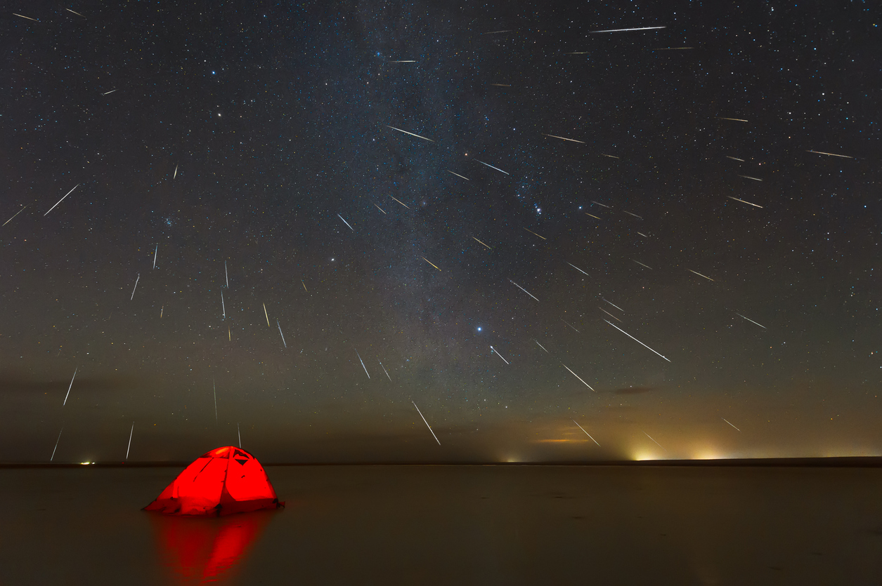 Gemini meteor shower 2018 over lake in Erenhot, Inner Mongolia, China