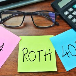 sticky notes with IRA, Roth, and 401k