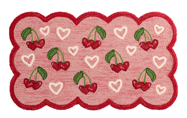 Cherry Hearts Scalloped Hooked Indoor Outdoor Rug
