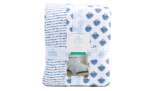 blue and white quilt