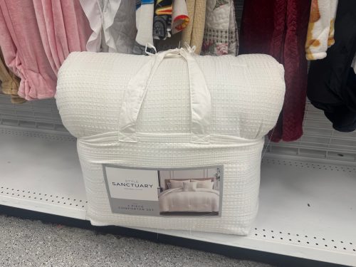 ross-finds-flying-shelves-comforter-set