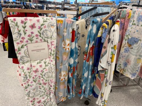 ross-spring-decor-throw-blankets