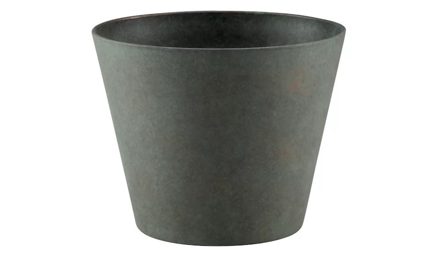GroundWork Sylvie Plastic Planter