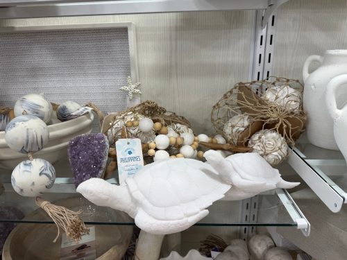 homegoods-coastal-finds-more-shelf-decor