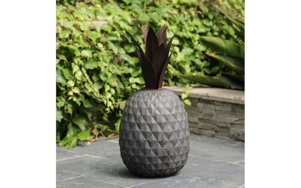LuxenHome Pineapple Outdoor Statue