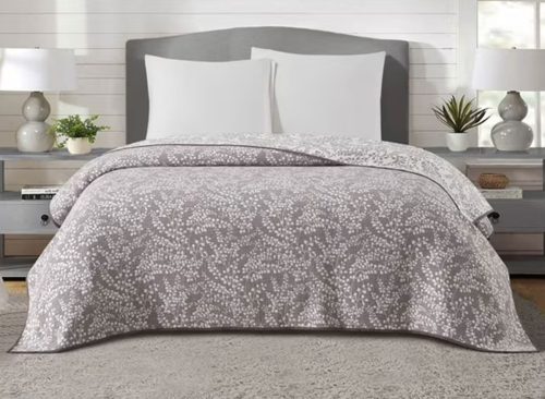 Mainstays Botanical Floral Stitched Quilt, Full/Queen, Light Purple, Reversible Lightweight Bedding