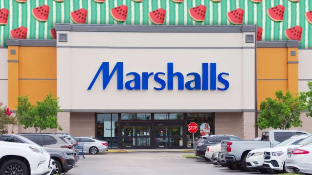 11 Best New Marshalls Finds Hitting Shelves in Mid-July. Marshalls Storefront With Parking Lot and Shoppers Outside a Suburban Retail Center Editorial Use Only Pinellas Park, FL USA June 5, 2026 showing parked cars, trees, and a clear entrance that evokes retail, convenience, shopping, and everyday commerce.