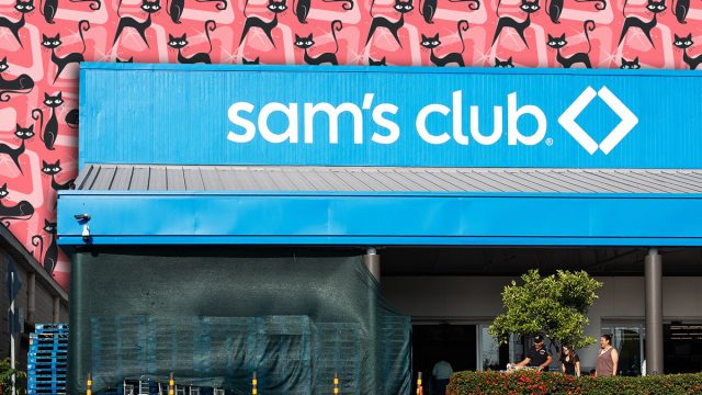 7 Best New Sam's Club Pet Finds Under $25. Sam's Club new logo, Sams club wholesale superstore facade, Guadalajara, Jalisco, December 4, 2025.