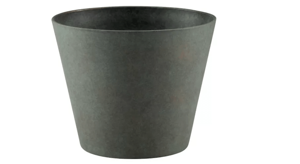 GroundWork Sylvie Plastic Planter