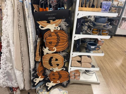 homegoods-dining-pumpkin-ghost-runner