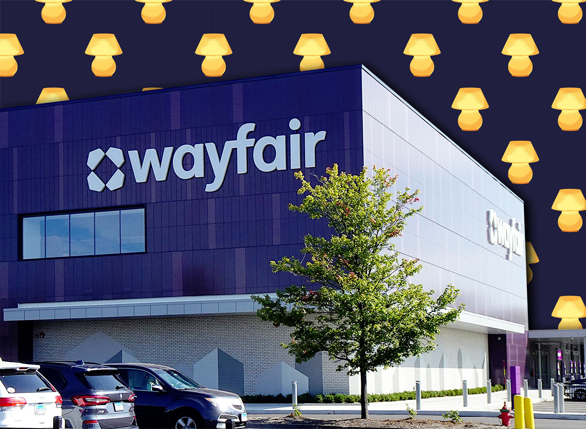 11 Wayfair Lamps That Look Expensive When Lit. Wayfiar Store located in Wilmette, Illinois USA 09142024