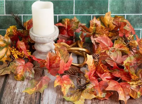 Canada Maple Leaf, Pinecone & Berry Garland