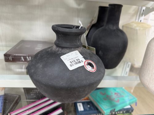 homegoods-entryway-black-urn