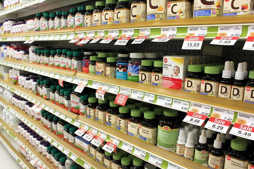 vitamins and supplement aisle in the store, best multivitamin for men