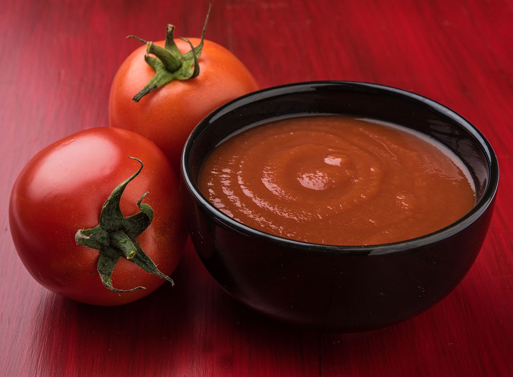 Tomatoes and Tomato sauce, which is one of the best anti-aging foods for men north of 40. 