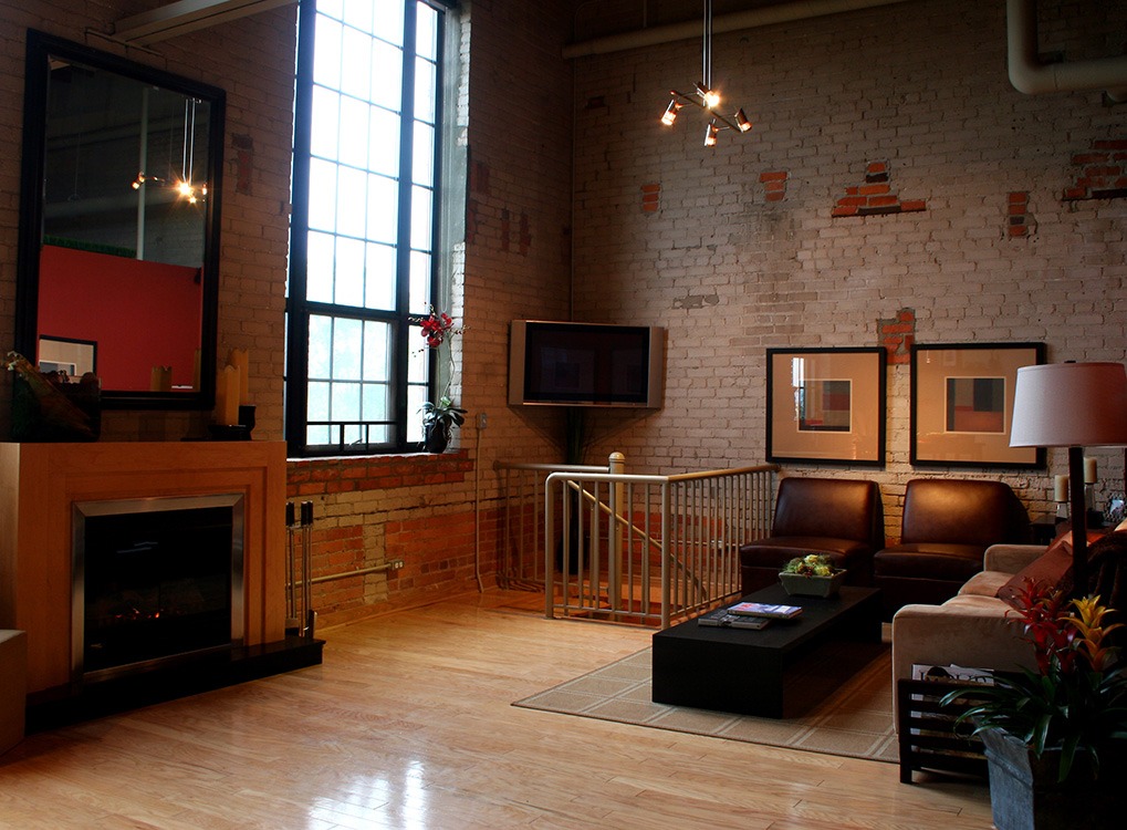 This is Why Light Bulbs Pop When They're Dead